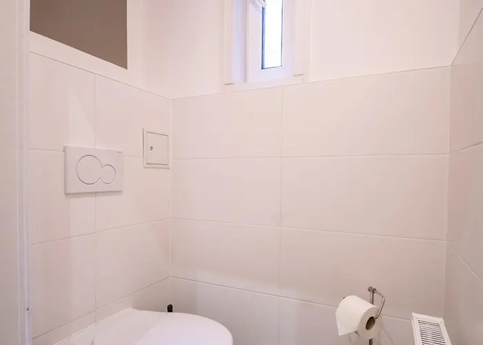 Spacious 2br For 6 Near Votivkirche & Metro U2 Appartement Wenen