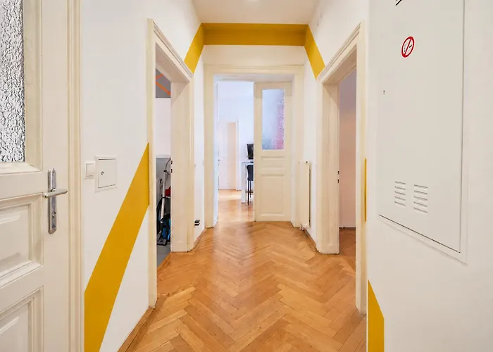Spacious 2br For 6 Near Votivkirche & Metro U2 Viena