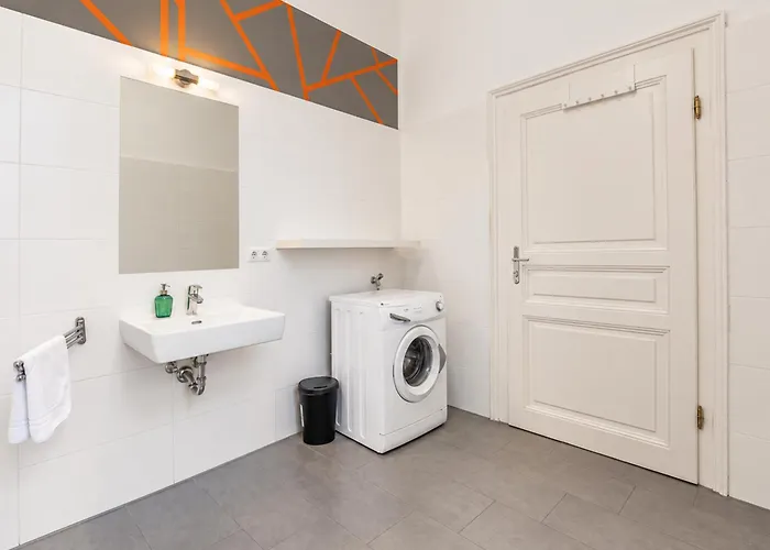 Spacious 2br For 6 Near Votivkirche & Metro U2 Apartamento *