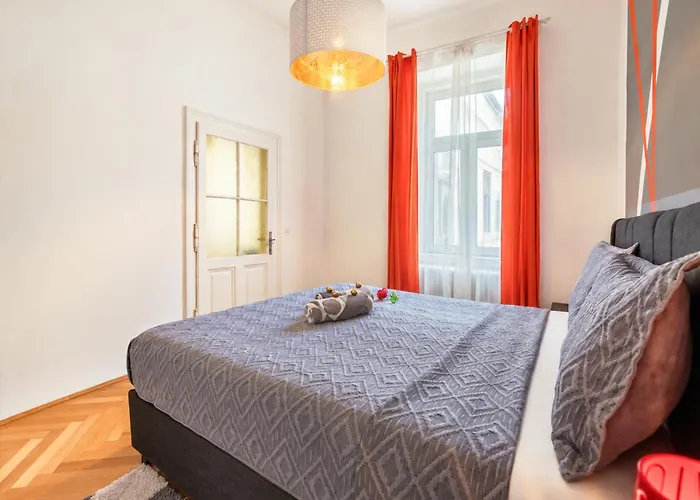 Spacious 2br For 6 Near Votivkirche & Metro U2 *