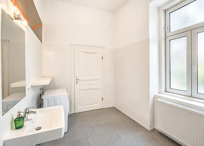Spacious 2br For 6 Near Votivkirche & Metro U2 Apartamento *